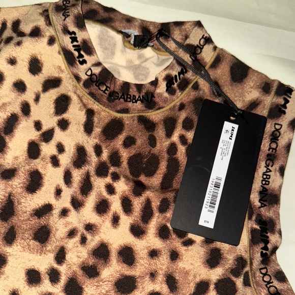 SKIMS Brown and Black Fitted Muscle Tee - Picture 2 of 8